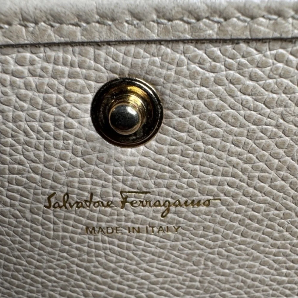 Salvatore Ferragamo Cream Pebbled Leather Bow Vara Wallet with Gold Hardware